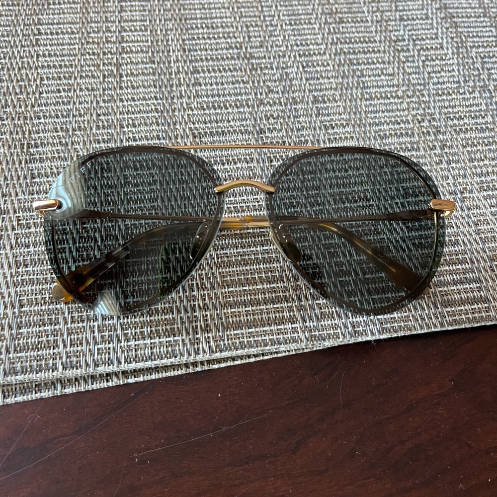 DIFF Womens Sunglasses
